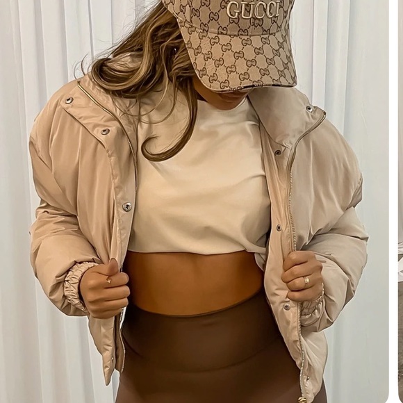 Agent84 Jackets & Blazers - NWT Cropped Puffer Jacket - Latte